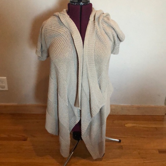 Sweaters - Gilly Hicks short sleeve sweater